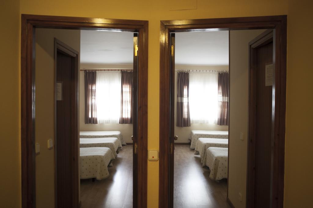 Hotel Silvia Ampuriabrava Habitación foto
